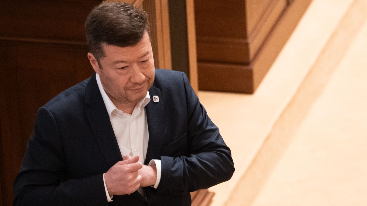 Česko slaví pád komunistů. Okamura na Národní třídu nepřijde