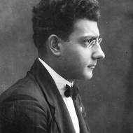 Babken Rašmadžian, portrét z fotoateliéru, rok 1921, Alepo v Sýrii.