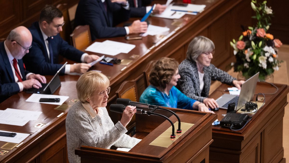 Část poslanců chce omezit v ústavě pravomoce prezidenta při jmenování ministrů