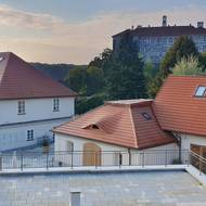 Areál je možné najít na dohled od nelahozeveského zámku, taktéž v držení Lobkowiczů.