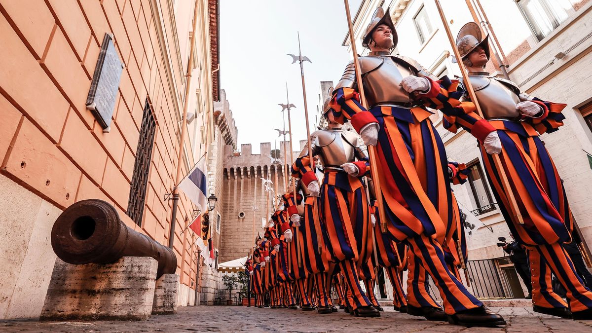 Vatikán prošetřuje údajné antisemitské chování člena Švýcarské gardy