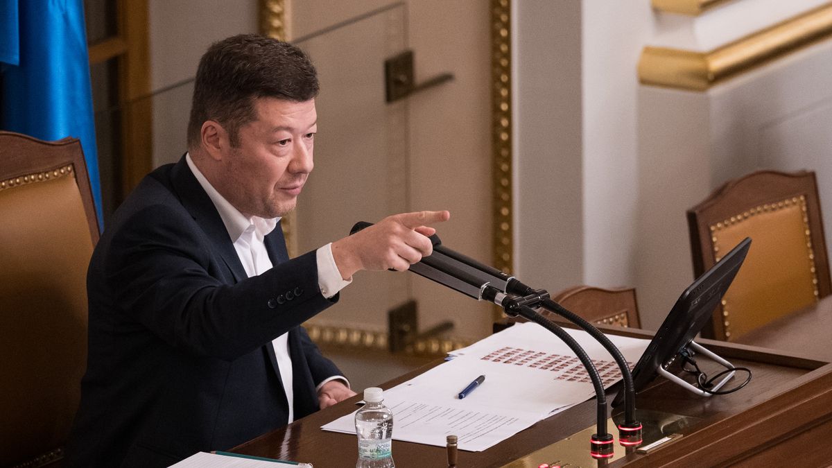 Okamura nechal ze sněmovní budovy odstranit ukrajinskou vlajku