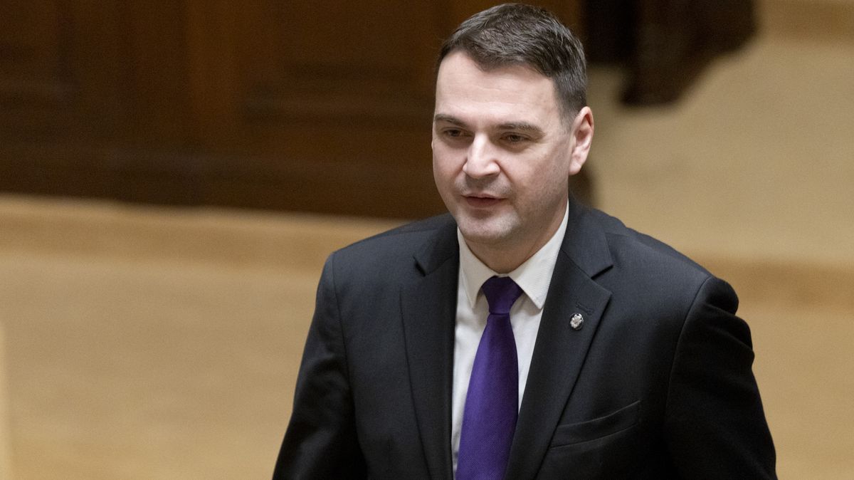 Šéf Motoristů Macinka dorazil za prezidentem. Lobuje za Turka