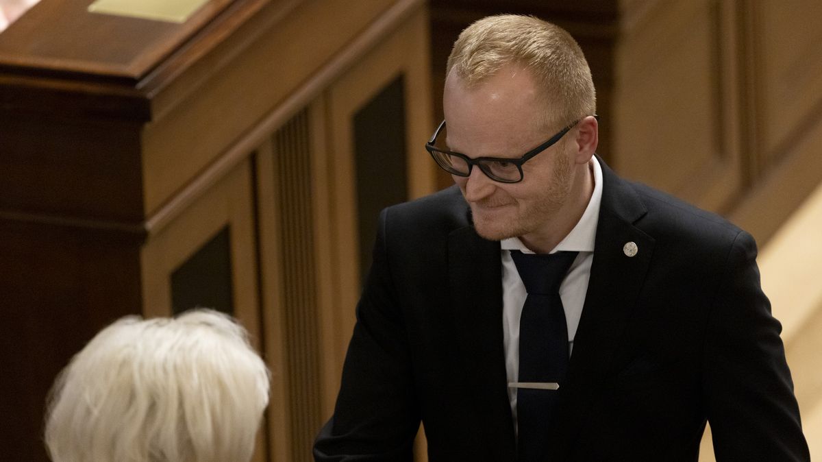 Poslanec ANO nasměroval 28 tisíc měsíčně do rodiny. Když se na to přišlo, otočil