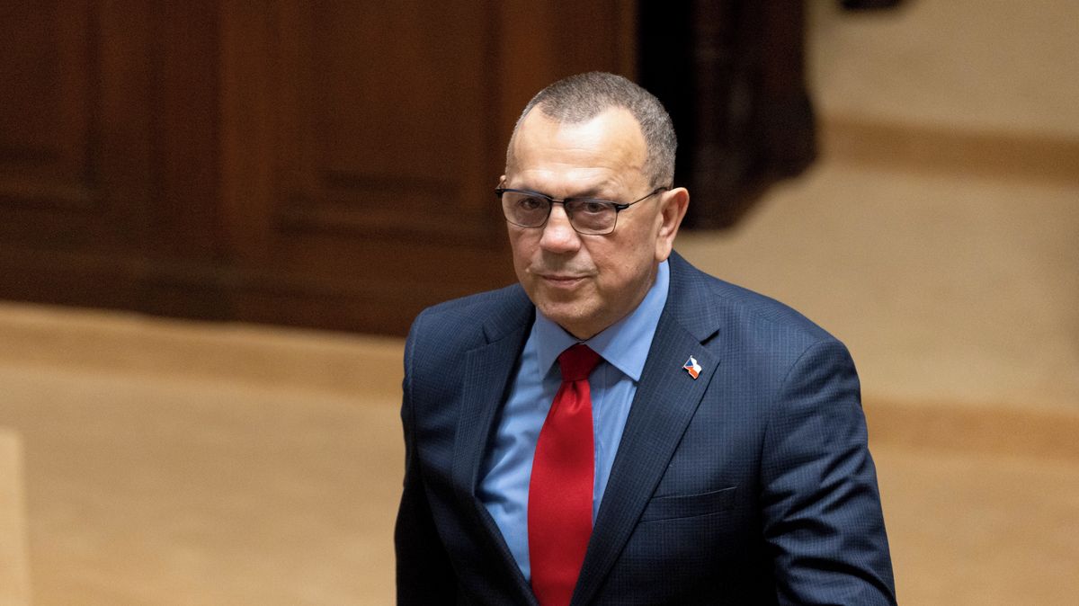 Poslance Foldynu prověřují pro podezření z týrání manželky a dětí