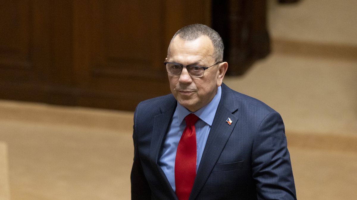 Foldyna neví, zda podpoří důvěru vládě. „Ruku zvedne,“ ujišťují kolegové