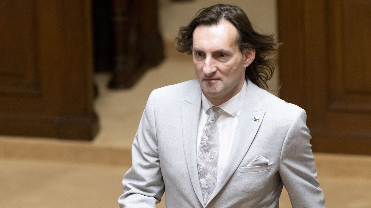 Škola poslance ANO vymáhala po studentech desetitisíce, nenechala je dostudovat