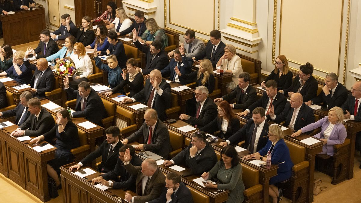 Online: Sněmovna si zvolí vedení. Předsedou má být Tomio Okamura