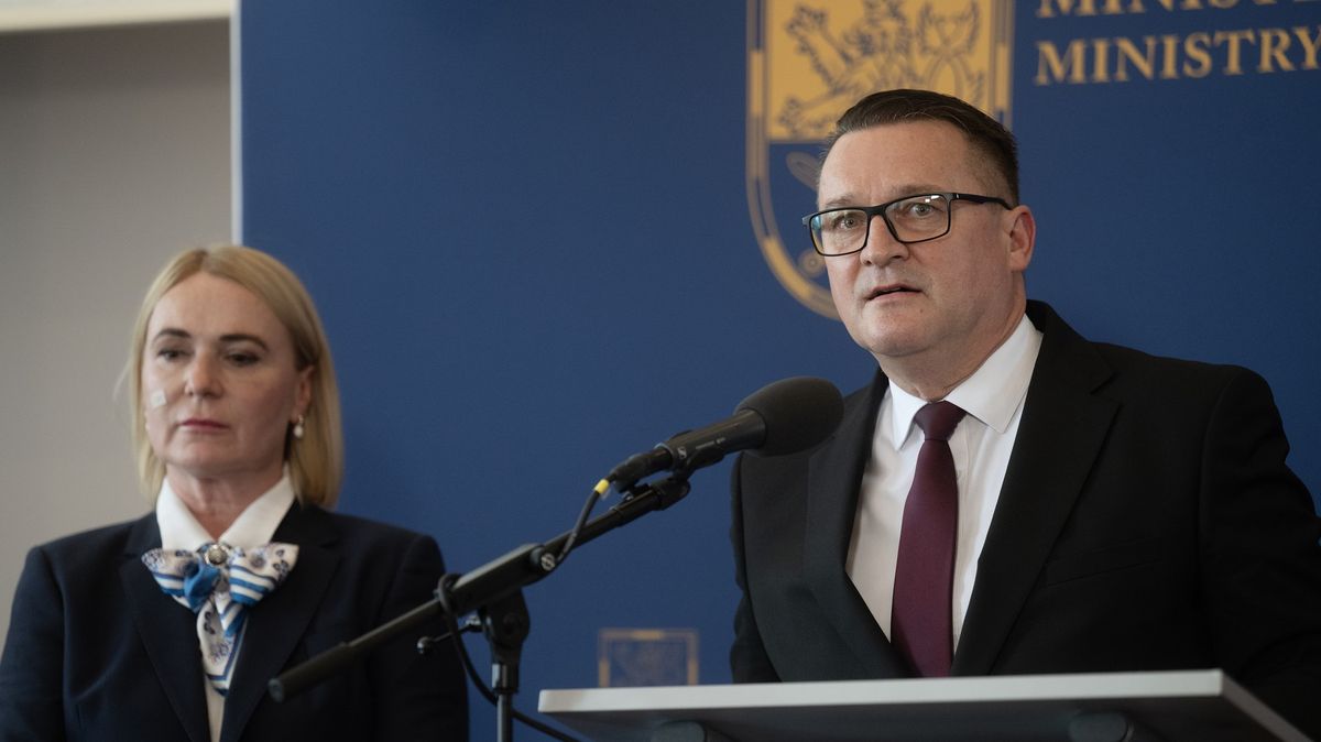 Šéf armádních nákupů na ministerstvu končí. Míří do zahraničí