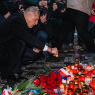 Křičeli na něj hanba a StB.