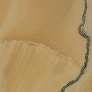 Barevný hřeben a klikatá řeka z tajícího ledovce se setkávají uprostřed dunových polí v Tarimské pánvi v západní Číně. (11. září)