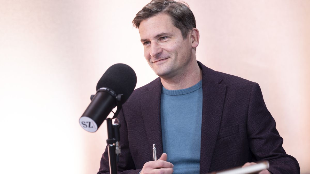 Průměrný Brit se má diametrálně hůř než průměrný Čech, říká novinář