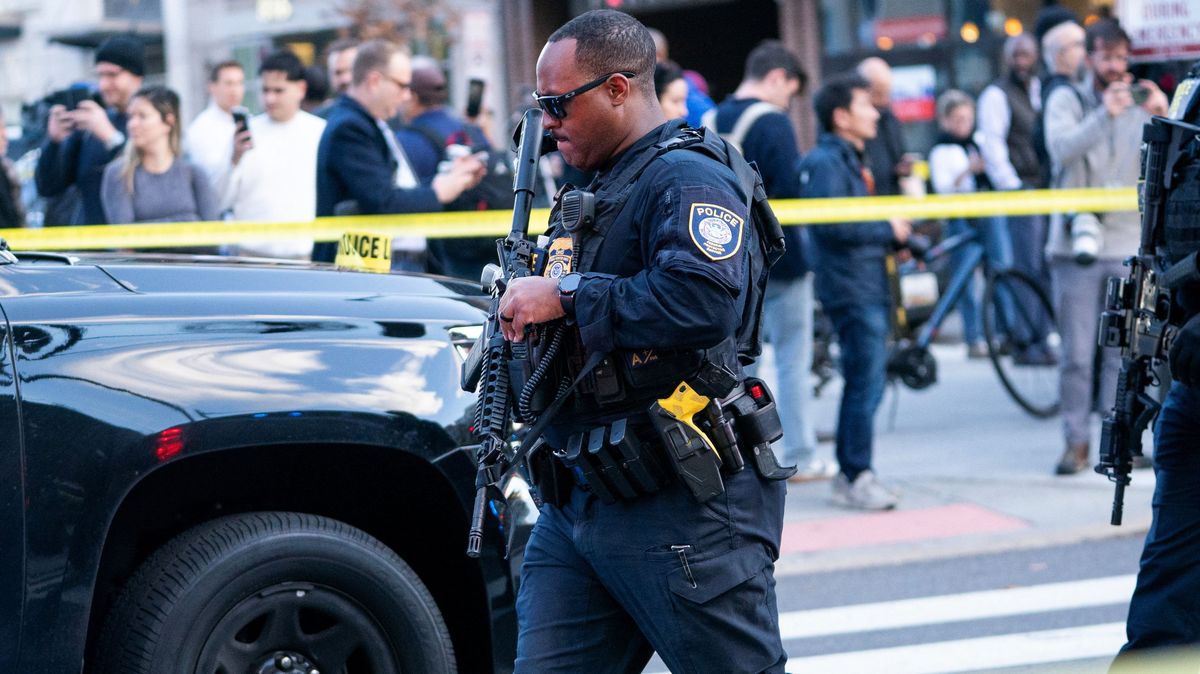 Podezřelým ze střelby na dva gardisty u Bílého domu je Afghánec, potvrdil Trump