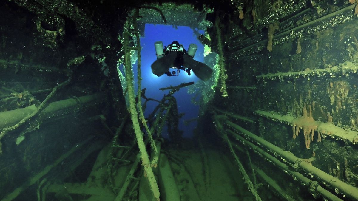 Titanic Survivor’s Wreck Examined by Czechs