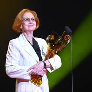 Baletka Alica Kvasnicová převzala Cenu Thálie za celoživotní umělecké mistrovství v oboru balet, tanec a pohybové divadlo.