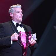 Operní pěvec Marcel Beekman převzal Cenu Thálie za mimořádný jevištní výkon za roli Platée v inscenaci opery Platée uvedené v Národním divadle.