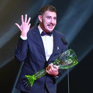 Performer Martin Talaga převzal Cenu Thálie za mimořádný jevištní výkon za performerský výkon v inscenaci PiNKBUS slovenský a žiadný iný uvedené v PiNKBUSu.