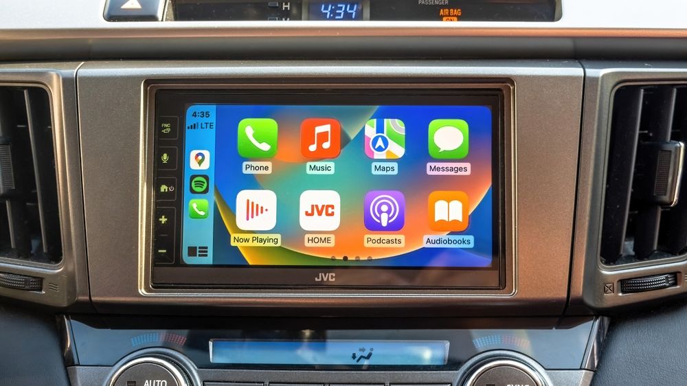 GM chce zlomit nadvládu Applu – v autech skončí se zrcadlením telefonů