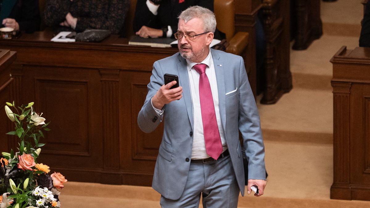 Poslanci ODS před citlivou volbou. S Bendou v čele, nebo bez