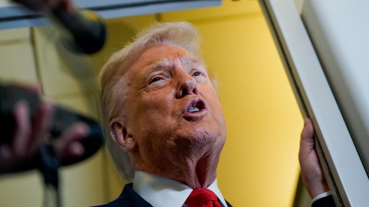 Trump po volebním výprasku vyzval Kongres ke stisku „jaderného tlačítka“