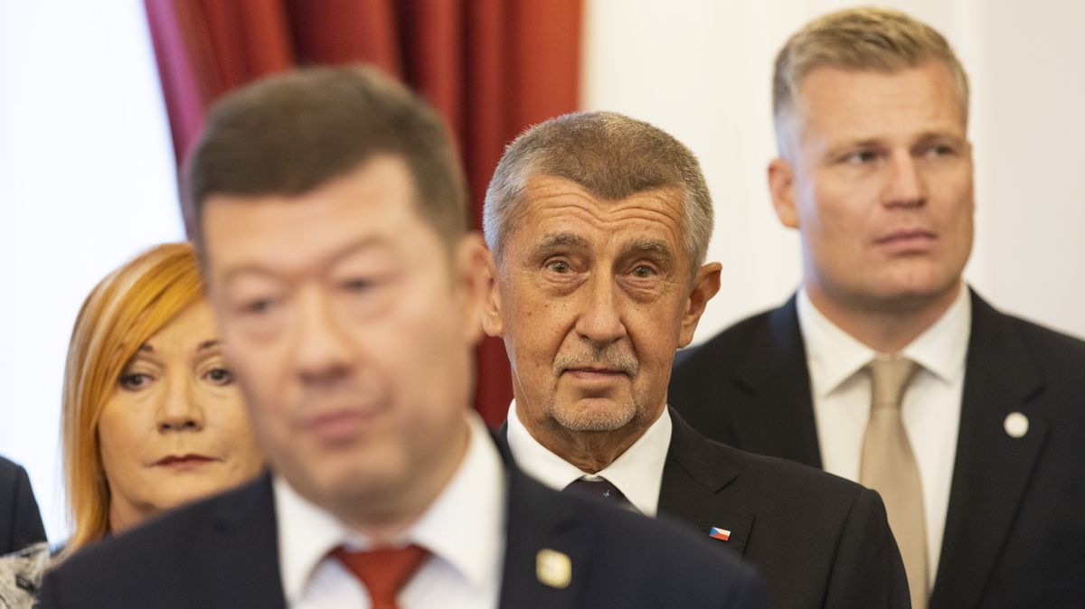 Vlevo dole: Může za to Fiala. Nová vláda si už chystá výmluvy