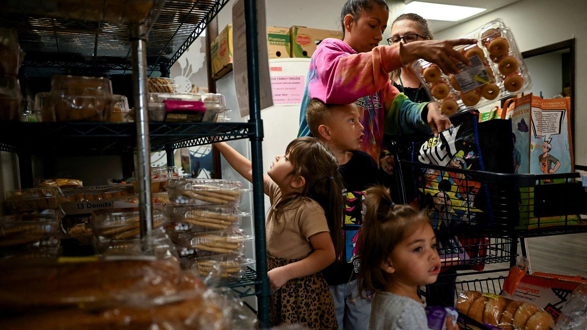 Fotky: Shutdown žene Američany do potravinových bank