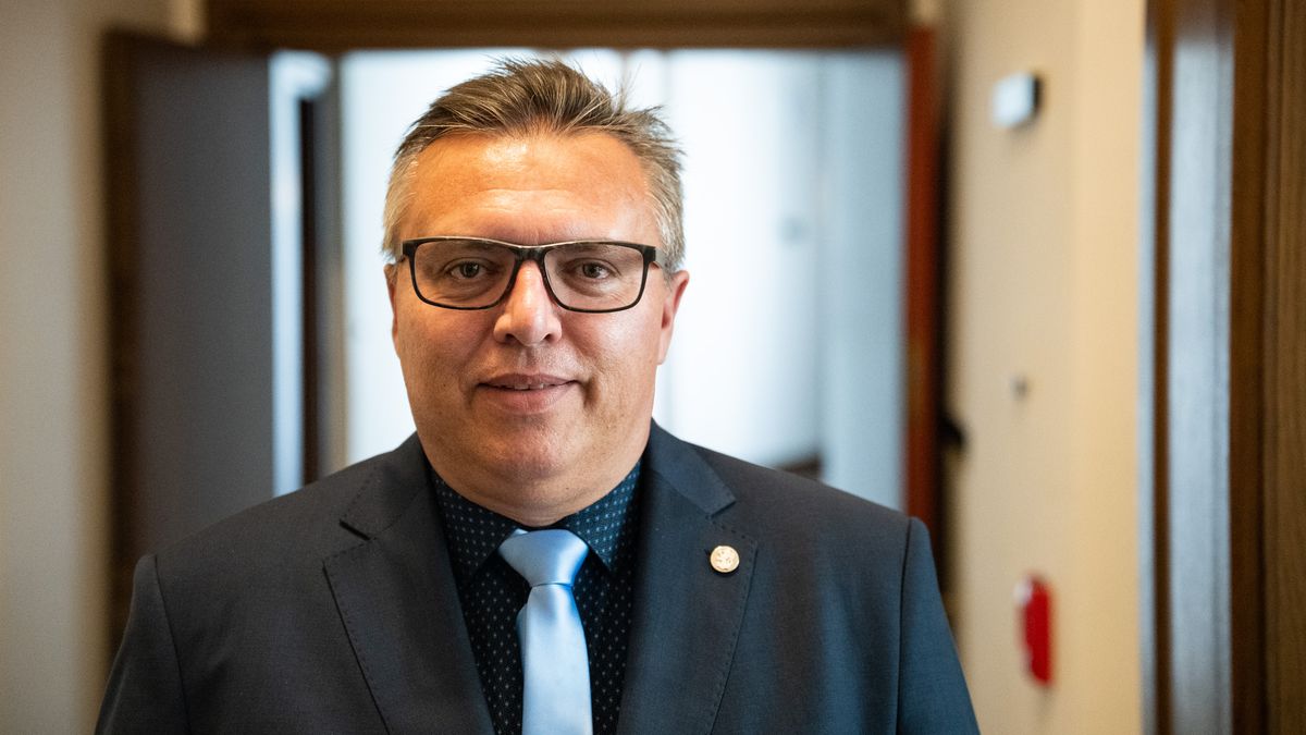 Zklamala ho ODS, teď je za Motoristy ve vedení Sněmovny. Kdo je Jiří Barták