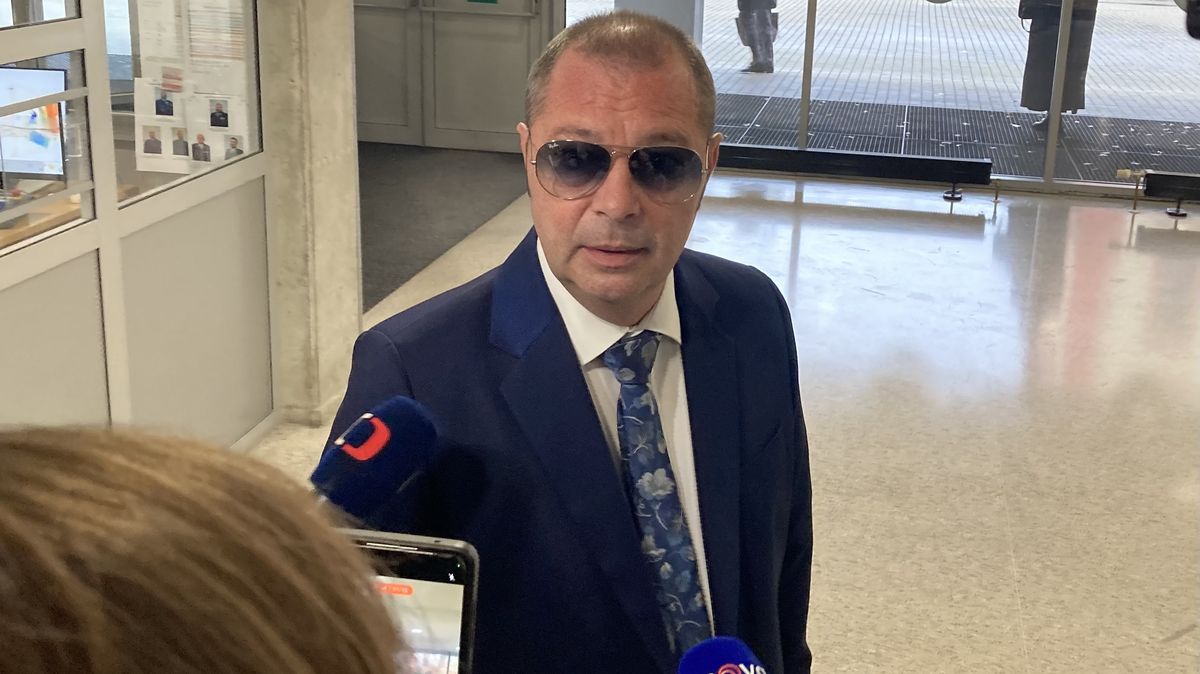 Online: K soudu přijde další klíčový svědek z Dozimetru