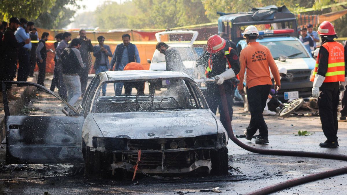 Sebevražedný útočník zabil před soudem v pákistánském Islámábádu 12 lidí