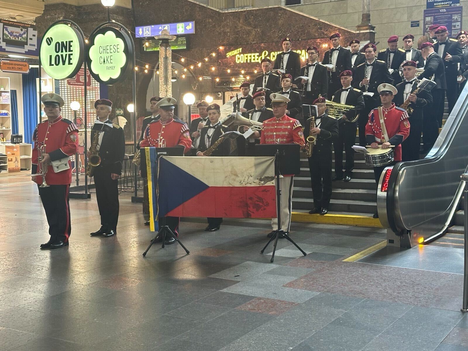 Prezidentův orchestr v Kyjevě: zazněly hymny a Óda na radost