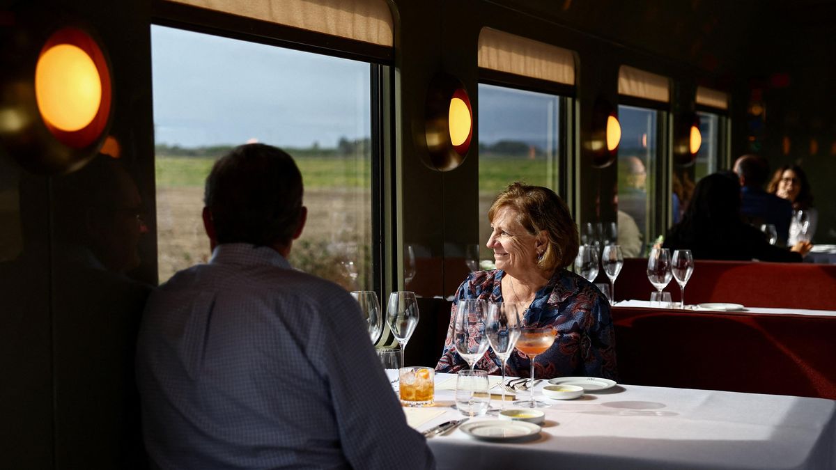 Fotky: Luxus na kolejích s nádechem retra