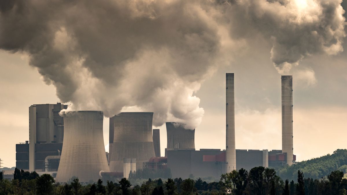 Vlak plný černých pasažérů. Státy klimatické cíle neplní a škody porostou