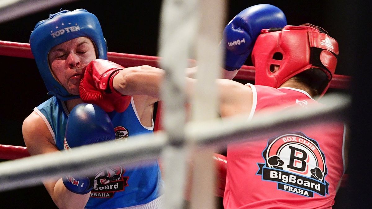 „Na deset minut jsem umřela.“ Česká bojovnice s defibrilátorem pod kůží