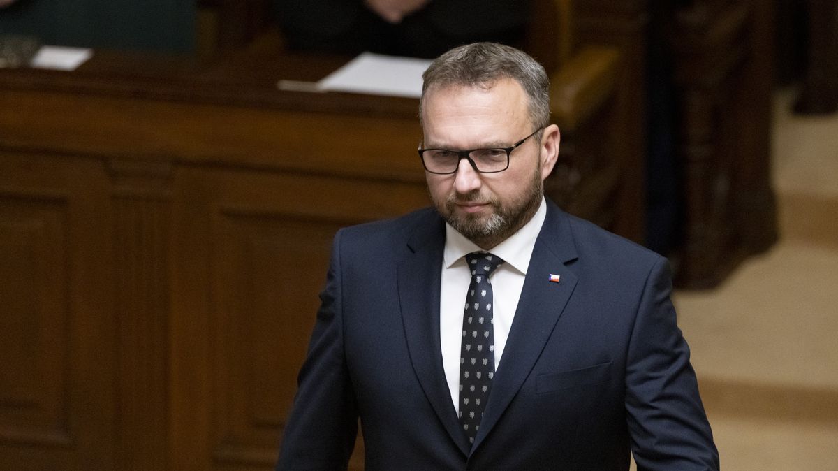 Chybějící peníze mají dostat MŠMT, MSp, MPSV a zemědělství do konce listopadu