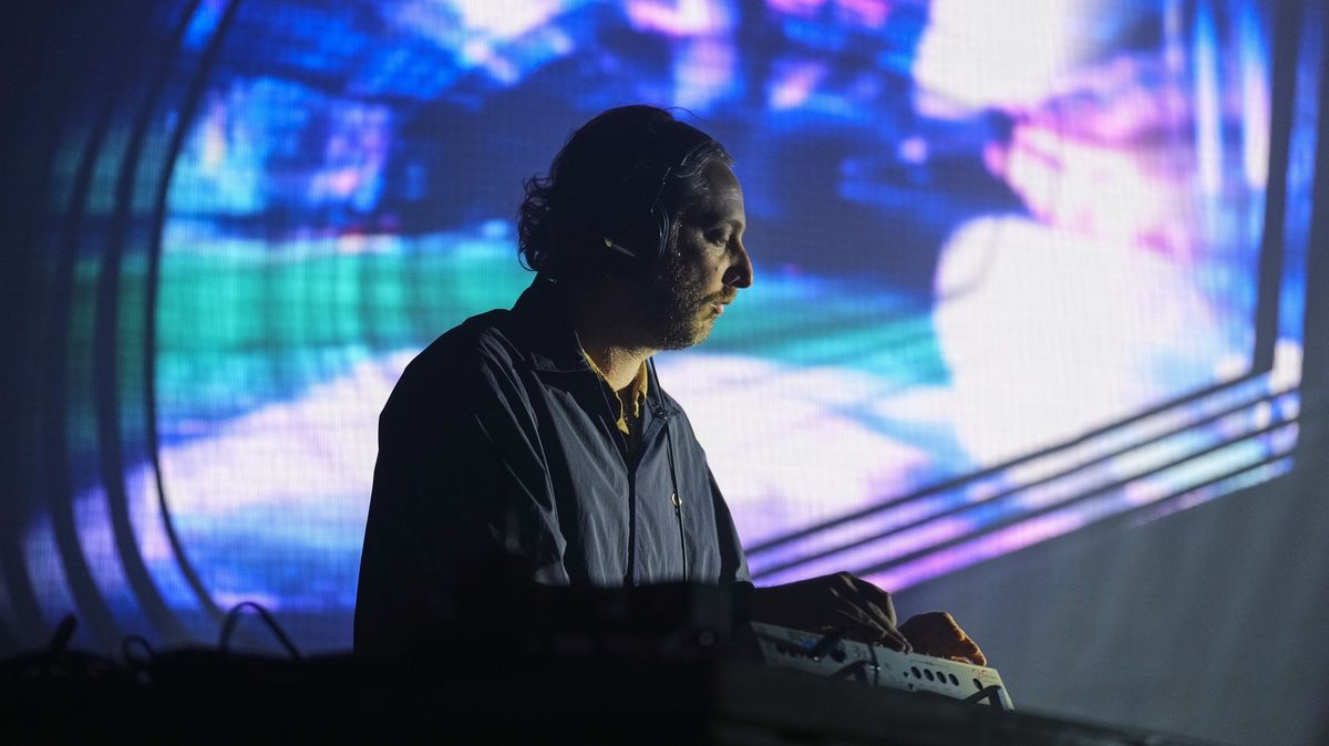 Elektronika, která člověka rozbrečí. V Praze zahrál Oneohtrix Point Never