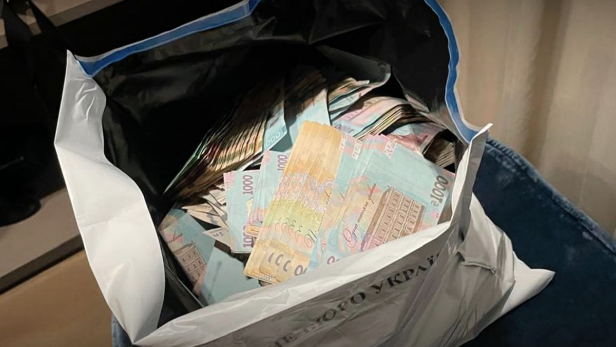 Korupční megaskandál na Ukrajině. Kvůli vymámeným miliardám padají hlavy