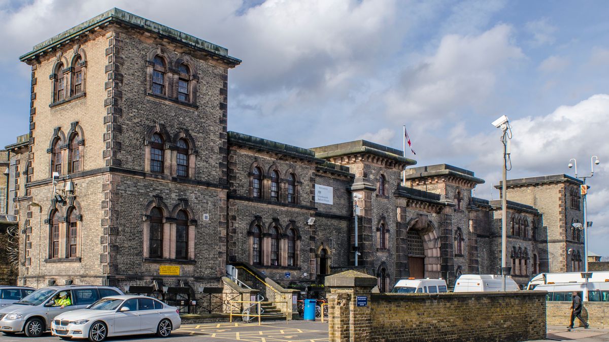 „Systém je v naprostém rozvratu.“ Britové pátrají po omylem propuštěném vězni