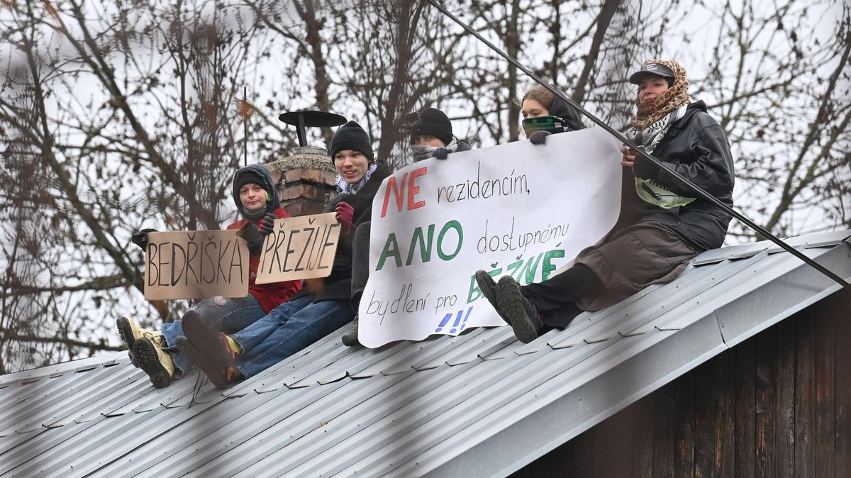 Přežije osada Bedřiška? Příznivci brání demolici vlastními těly