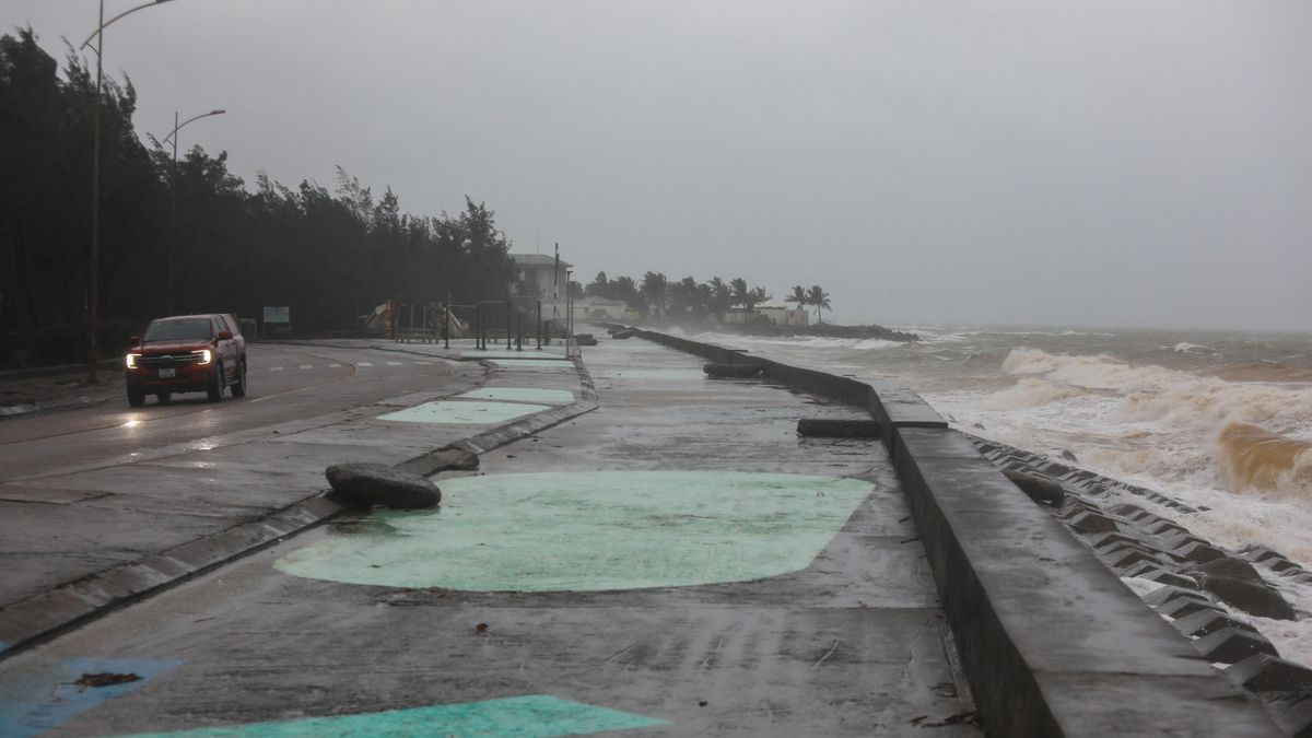 Vietnam zasáhl tajfun Kalmaegi, úřady nařídily evakuace statisícům lidí