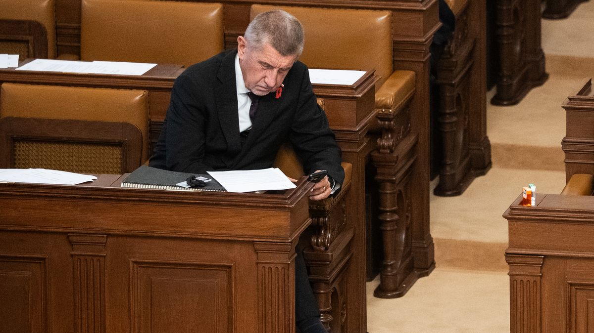 Jde o rozpočet, nebo o klacek na prezidenta?