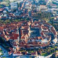 Historické jádro při pohledu z výšky. 