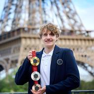 David Kratochvíl a jeho úlovek z paralympiády v Paříži.