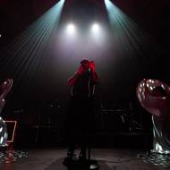 Po několikaletém období nečinnosti odstartovala současná etapa roku 2015 albem živě nahraným před obecenstvem v opuštěné tovární hale v Berouně nazvaným Rituál, kmen a srdce a kmen.