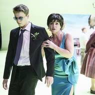 Zdeněk Piškula v roli Toníka a Martina Preissová jako hospodyně.