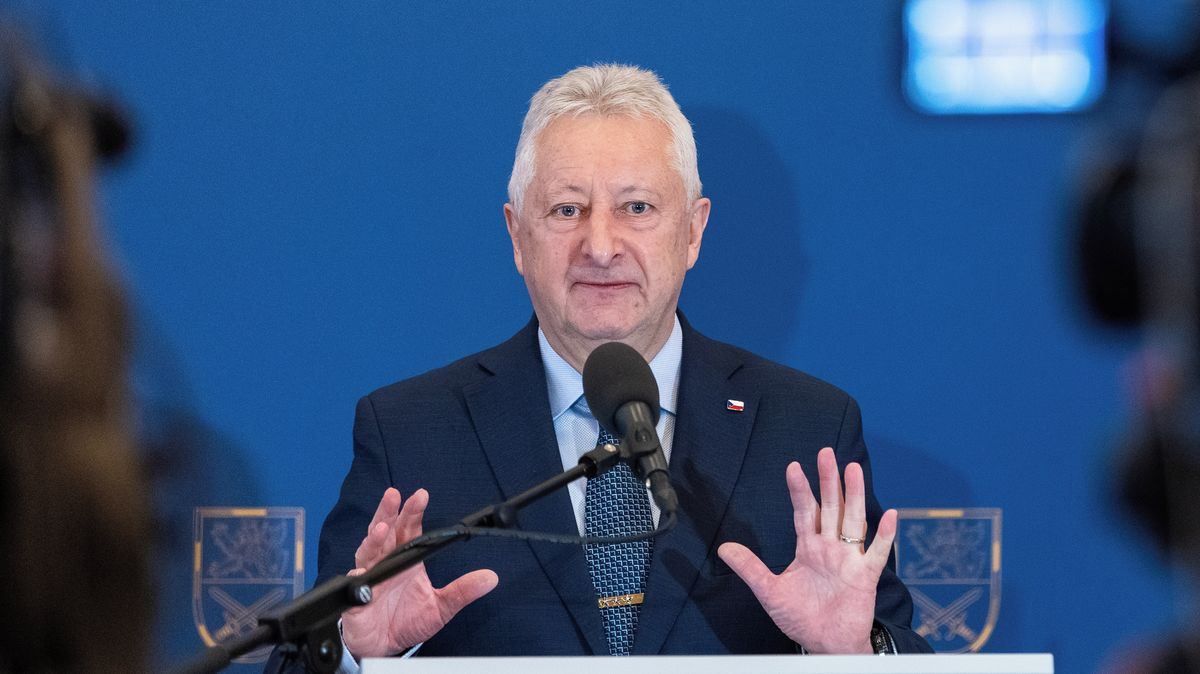 Babiš je naštvaný na dva ministry. Ve hře je i rošáda ve vládě