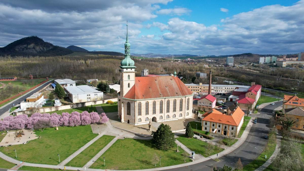 Kostel Nanebevzetí Panny Marie v Mostě.