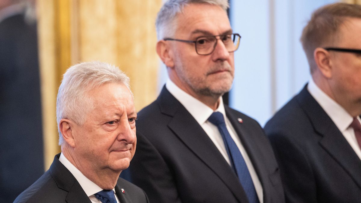 Na vnitru a obraně radí exšpion, bývalí policisté i šéfka mladého SPD