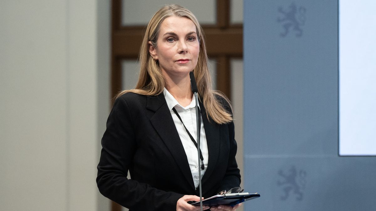 Všechny premiérovy ženy a případ kosticových podprsenek