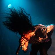 Frontman pražských Abbie Falls během koncertu na Rock for People. (11. června)