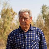 Střední Asie je na klimatické změny obzvláště citlivá. Podle OSN se průměrné teploty v oblasti od roku 1991 zvýšily přibližně dvojnásobně oproti globálnímu průměru. Úřady v Turkmenistánu se snaží desertifikaci omezit prostřednictvím rozsáhlé kampaně na výsadbu stromů. (Kakabaj Bajmedov, který se stal amatérským botanikem, pečuje o přibližně 15 tisíc sazenic, jež mají vytvořit zelenou bariéru proti písku.)